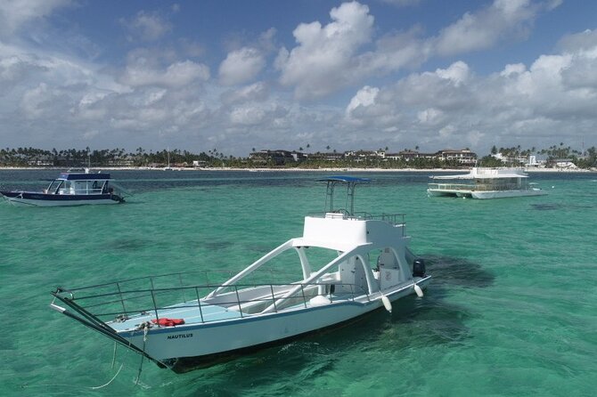 GlassBottom Catamaran with Slide - The glass-bottom feature needs a careful check