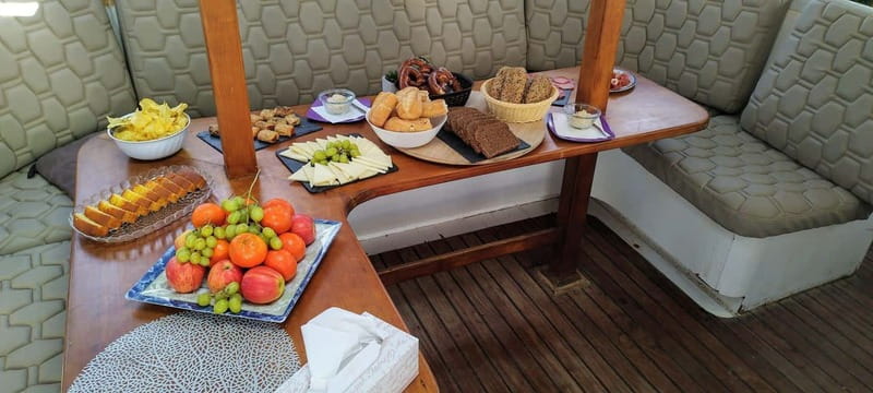 Gran Canaria: Catamaran Tour with Lunch and Drinks - The beach anchor stop