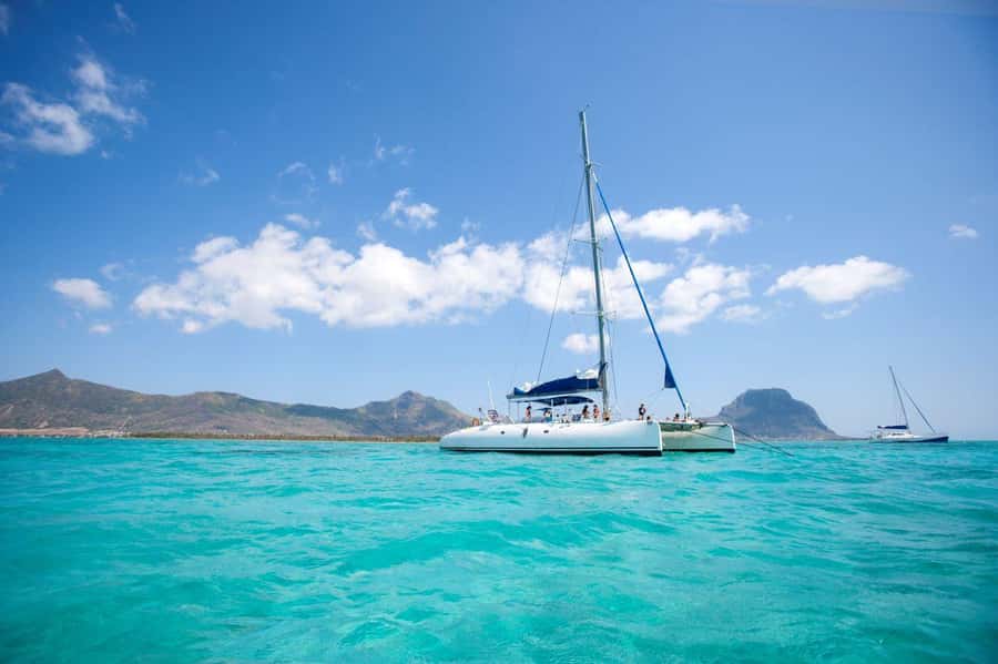 Grand Baie: Catamaran 3 Islands Cruise & Lunch on the Island - Why this northern-island cruise is worth your day