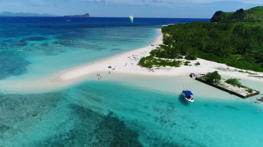 Grand Baie: Catamaran 3 Islands Cruise & Lunch on the Island - Ilot Gabriel: a short first taste of island life