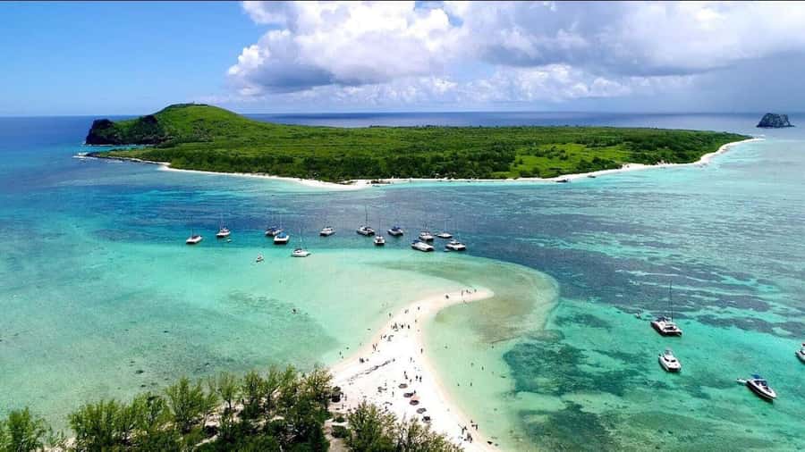 Grand Baie: Catamaran 3 Islands Cruise & Lunch on the Island - Weather can change the whole route
