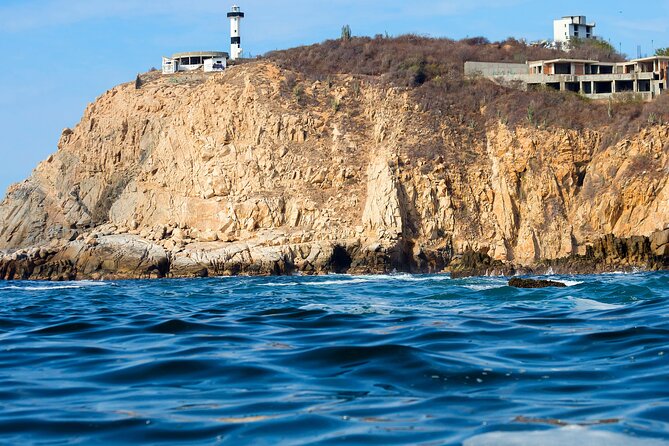 Guided Tours of the 7 Bays of Huatulco Oaxaca in Catamaran - Delivery Beach and the first coastal views