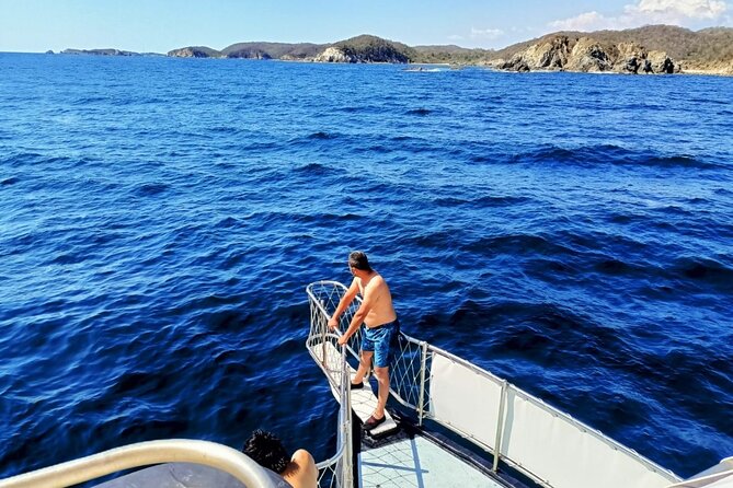 Guided Tours of the 7 Bays of Huatulco Oaxaca in Catamaran - Santa Cruz, the starting point