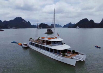 Hanoi/Ha Long: Ha Long Bay Luxury Day Cruise by Catamaran