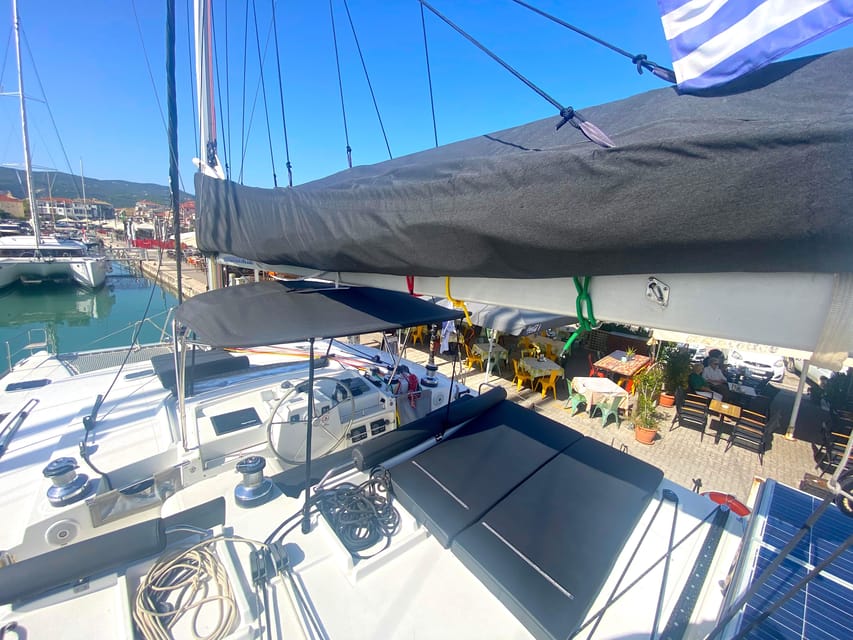 Heraklion: Catamaran Sailing to Dia island - Leaving Heraklion beside Koules Fortress