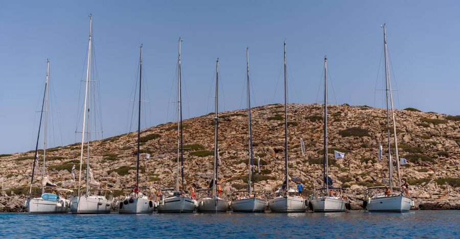 Heraklion: Catamaran Sailing to Dia island - Catamaran space and the group size