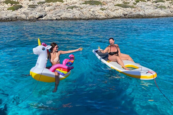 Heraklion: Dia Island Catamaran Cruise with Water Toys - Crew service and safety