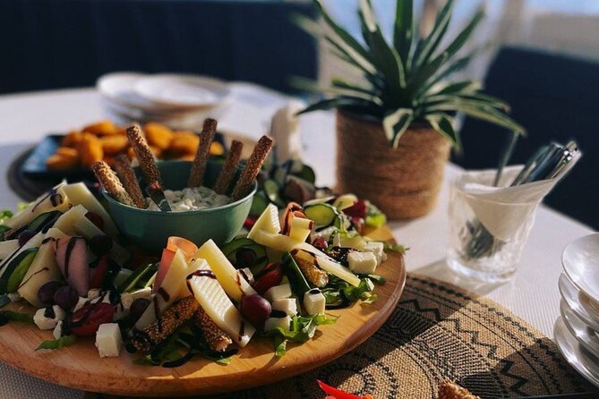 Heraklion: Private Catamaran Cruise to Dia with Meal & Drinks - Practical details that can affect your day