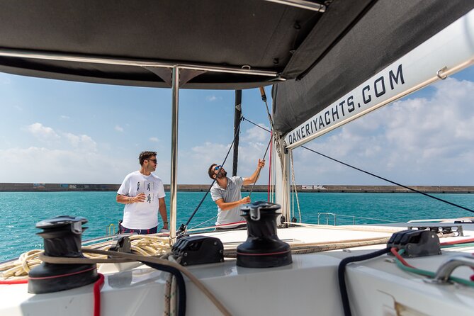 Heraklion: Private Catamaran Cruise to Dia with Meal&Drinks - The one-hour crossing to Dia Island