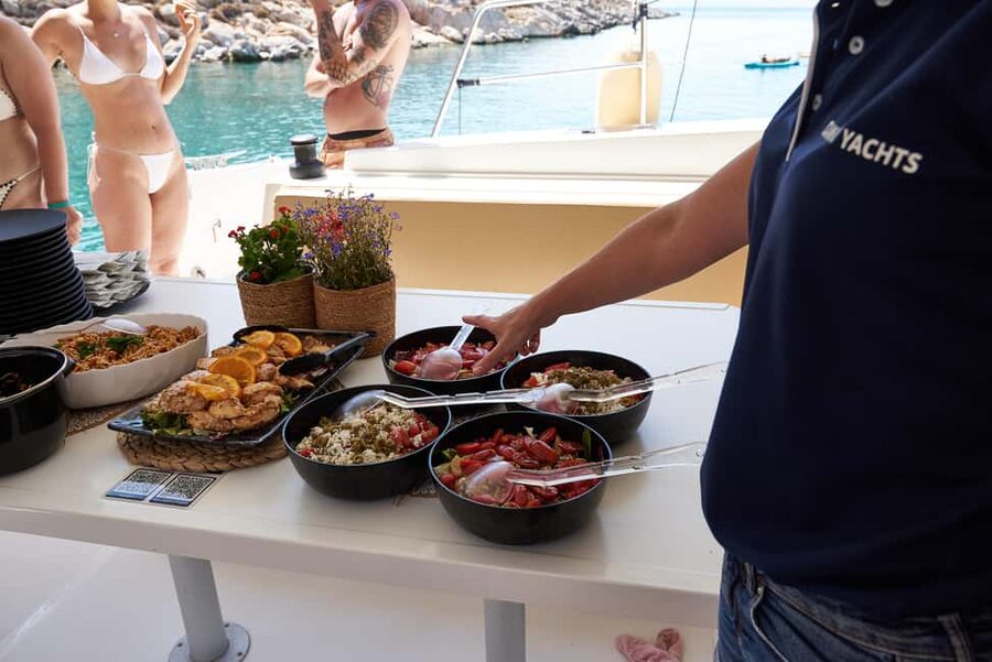 Hersonissos: Dia Catamaran Cruise with Lunch & Drinks - A fresh Cretan lunch on board