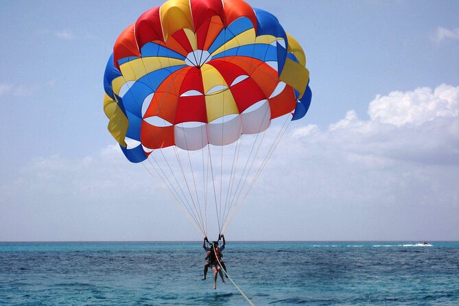 Hula Hula Island by Catamaran with Parasailing Fly - Hurghada - Seeing underwater life from a semi-submarine