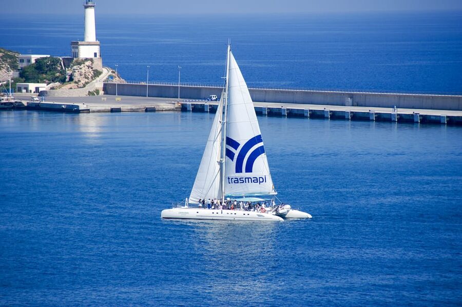Ibiza: Catamaran Cruise to Formentera with Meal and Drinks - Two hours anchored near Playa de Ses Illetes