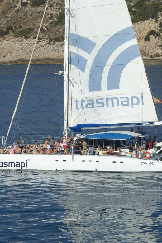 Ibiza: Catamaran Cruise to Formentera with Meal and Drinks - How the crew shapes the experience