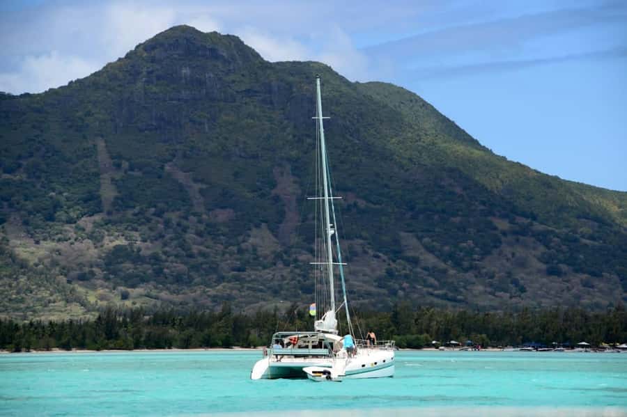 Ile Aux Cerfs Catamaran Cruise sailing from Mahebourg - Arriving at Ile aux Cerfs