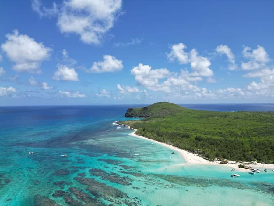 Ilot Gabriel: Catamaran Cruise & BBQ Lunch - Coin de Mire on the way home