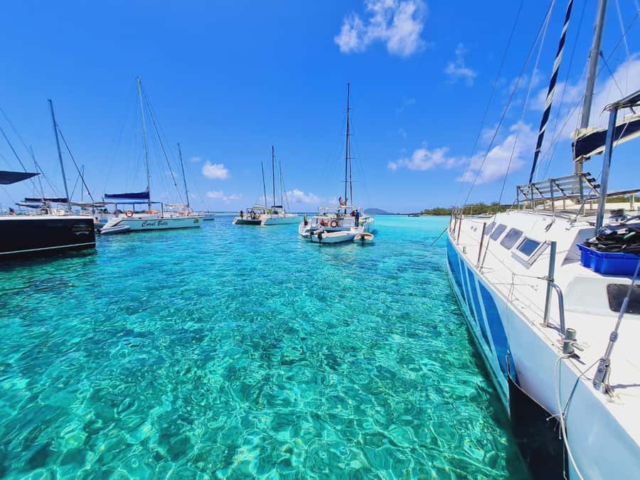 Ilot Gabriel: Catamaran Cruise & BBQ Lunch - Two hours across the changing sea