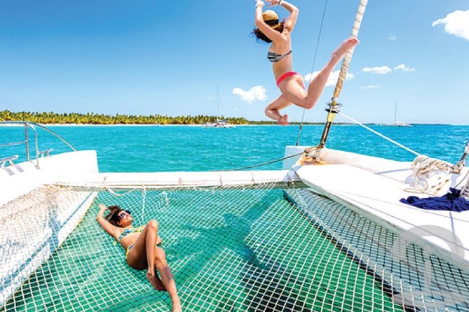 Isla Mujeres adventure by Catamaran. Snorkel, open bar and lunch - Getting to Marina Cun Maran by 9:00 a.m.