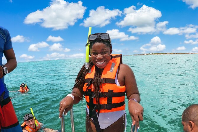 Isla Mujeres Catamaran from Cancun with Open bar and lunch - Free Time to See Isla Mujeres