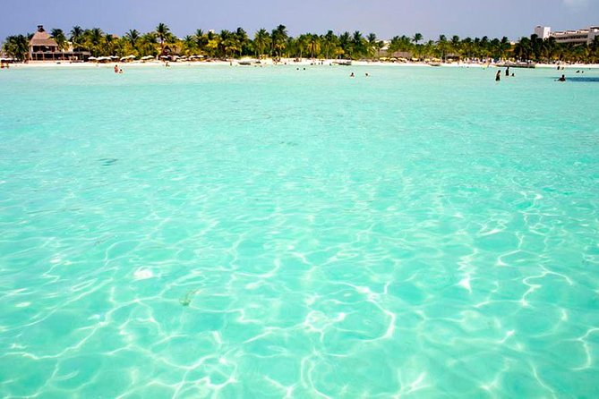 Isla Mujeres Catamaran Luxury Sailing Experience - The crew and the group atmosphere