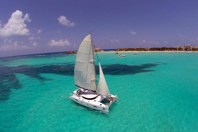Isla Mujeres Catamaran, Open Bar & Optional Buffet and pick up - Marina Las Perlas and the extra dock charge