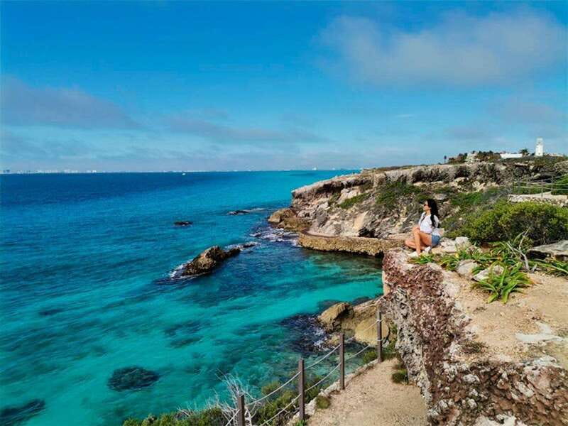 Isla Mujeres Catamaran Tour: Snorkel & Beach Adventure - Lunch, drinks, and the beach-club stop