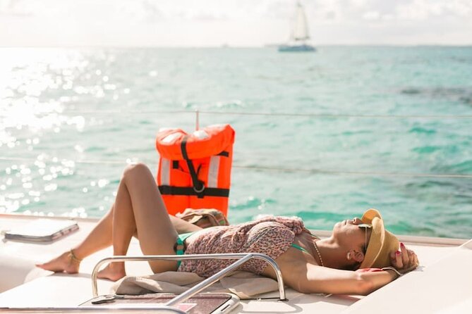 Isla Mujeres Catamaran Tour with Snorkel, Open bar and Transport - The catamaran ride sets the tone
