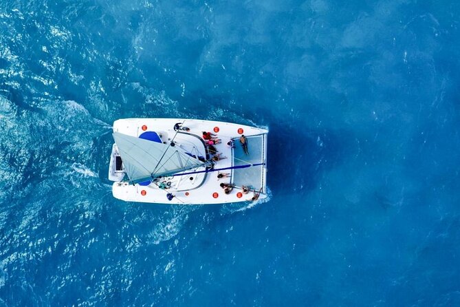 Isla Mujeres: Catamaran Tour with Snorkeling Food, Drinks, Beach - One hour in Isla Mujeres’ center