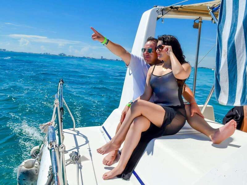 Isla Mujeres: Catamaran with Open Bar, Snorkeling and Lunch - Two Hours to Explore Isla Mujeres