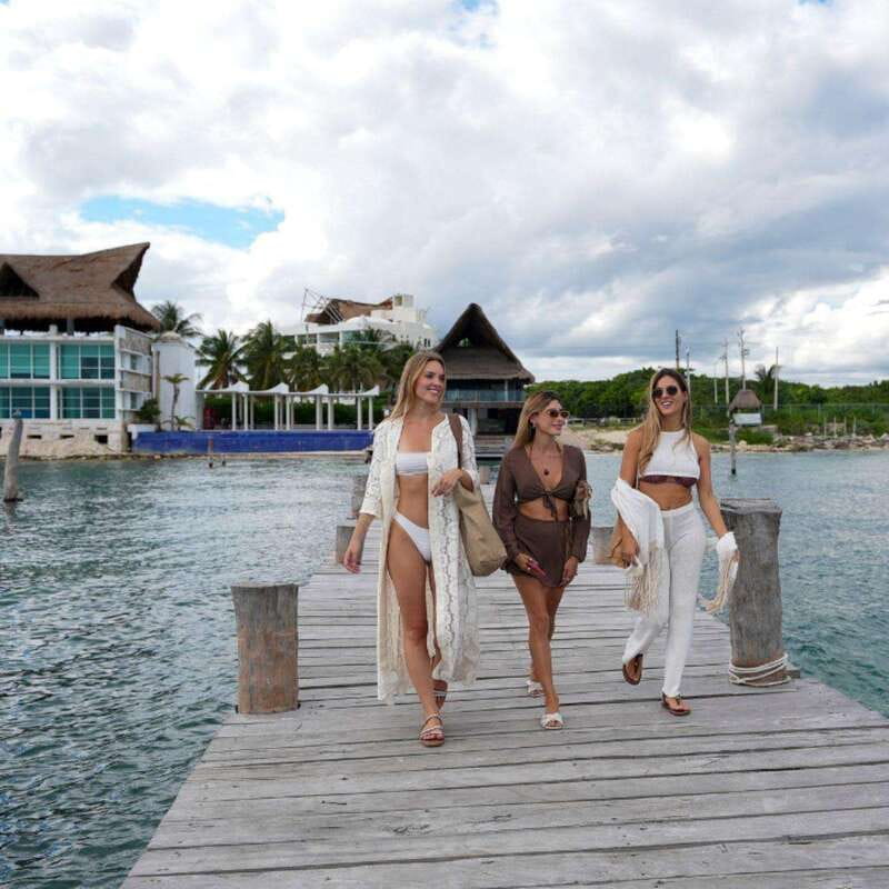 Isla Mujeres: Deluxe Catamaran Tour - A Catamaran Day from Cancun to Isla Mujeres