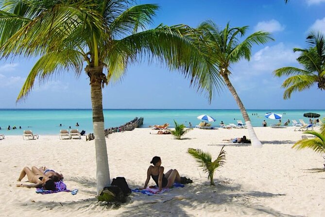 Isla Mujeres on luxury catamaran with snorkel, open bar and lunch - Food onboard: know what lunch means here