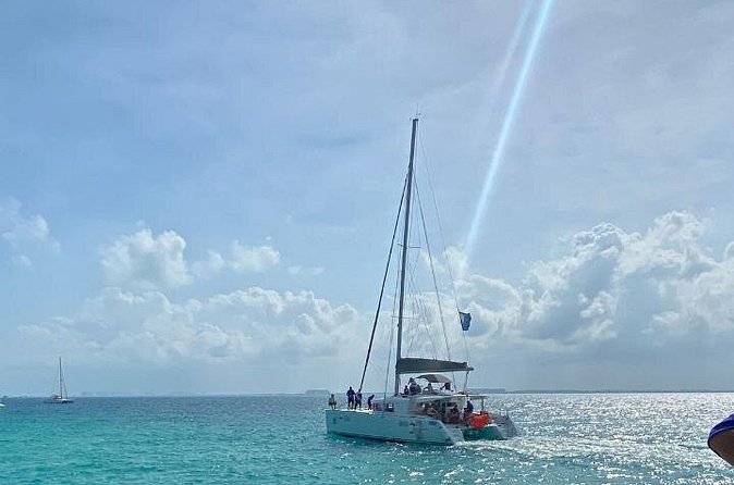 Isla Mujeres on luxury catamaran with snorkel, open bar and lunch - Should you book the Isla Mujeres catamaran?