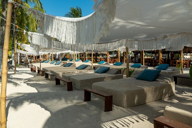 Isla Mujeres Platinum by Albatros Catamarans - AMAZONA Beach Club gives the day its relaxed center