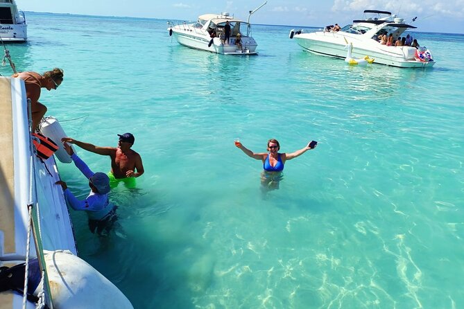 Isla Mujeres Premium Tour in Private Catamaran with Lunch - The sunset sail back to Cancun