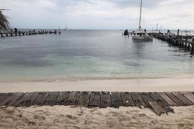 Isla Mujeres Premium Tour in Private Catamaran with Lunch - What private really means here