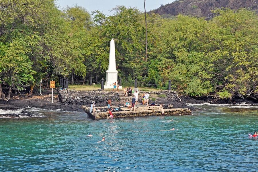 Kailua-Kona: Captain Cook Reef Catamaran Day Trip with Lunch - Captain Cook Monument and Kealakekua Bay