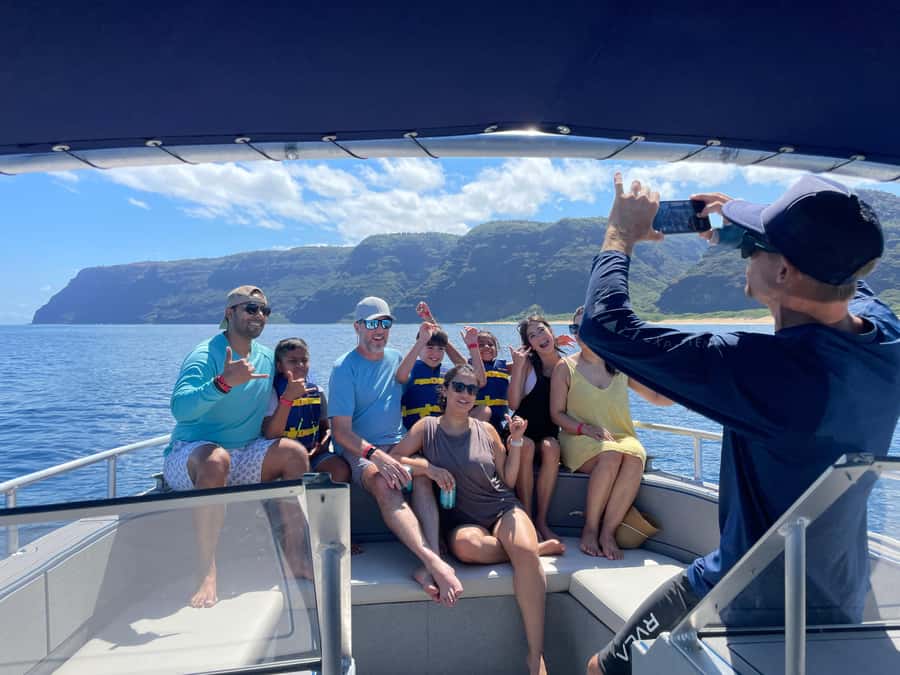 Kauai: Na Pali Coast Deluxe Power Catamaran Tour - How the crew affects the experience