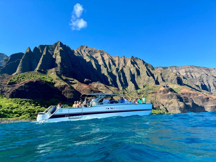 Kauai: Na Pali Coast Deluxe Power Catamaran Tour - The 270-minute route, from check-in to open water