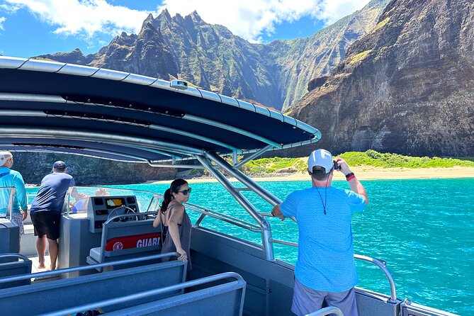 Kauai: Na Pali Coast Power Catamaran - Leaving Kikiaʻola Harbor and getting comfortable
