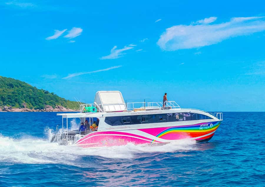 Khao Lak : Similan Islands Speed Catamaran Premium Morning - Koh Miang gives you a beach break