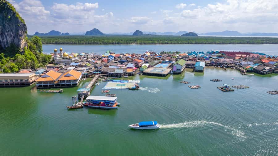 Khao Lak: Swift Power Catamaran Glide to James Bond Island - Lunch and village life at Koh Panyi