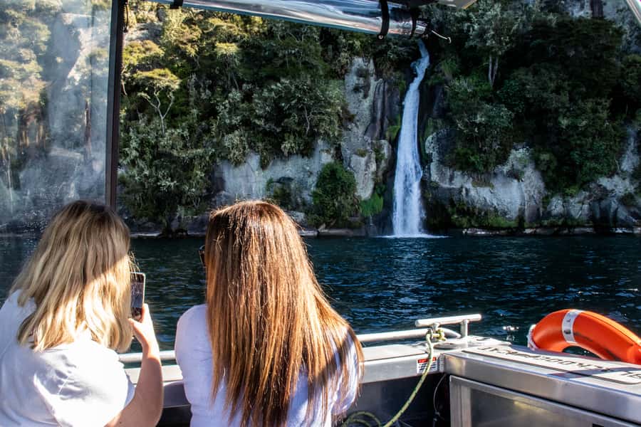 Kinloch: Lake Taupo Catamaran Cruise with Paddleboarding - Should you book the Western Bays adventure?