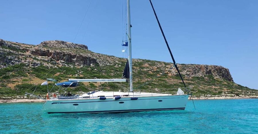 Kissamos: Catamaran Cruise to Balos & Gramvousa with Lunch - Sailing on to Gramvousa Island