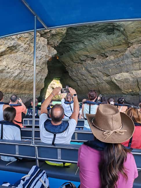 Lagos: Benagil Caves Catamaran Tour (2.5 hours) for the whole family - From Carvalho Beach to Carvoeiro
