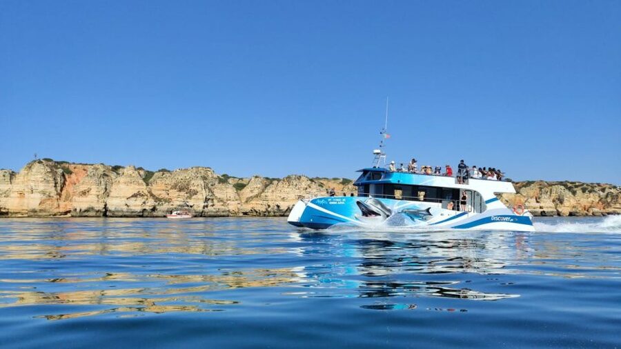 Lagos: Dolphins & Caves - Catamaran - The catamaran and what the ride feels like