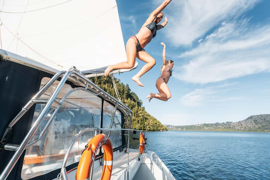 Lake Taupo: Luxury Sailing Catamaran to Māori Rock Carvings - How the weather changes your day