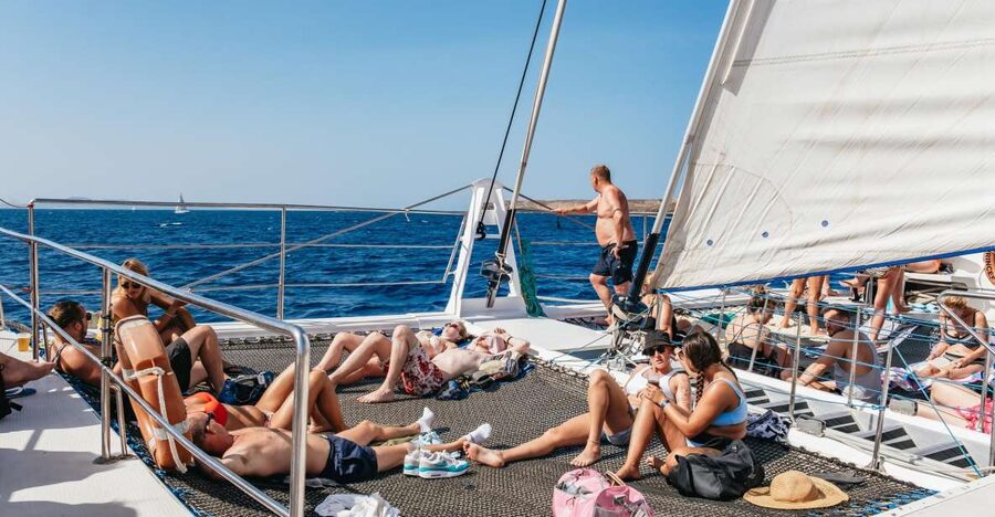 Lanzarote: Day Trip to the Papagayo Beaches by Catamaran - Sailing from Puerto del Carmen to Papagayo