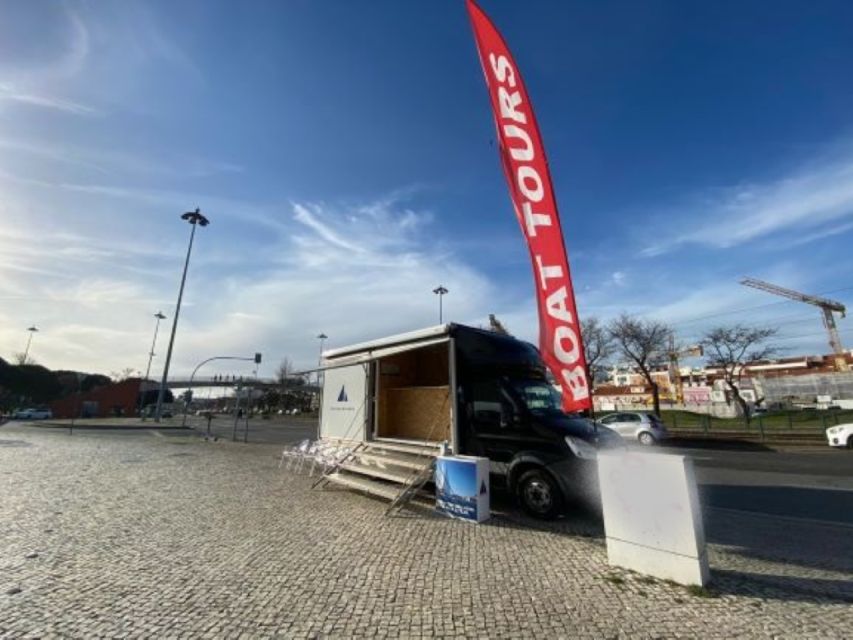 Lisbon 2H Private Tour by SAILBOAT / SAIL or POWER CATAMARAN - Sailing past Cristo Rei