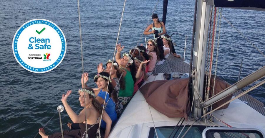 Lisbon 2H Private Tour by SAILBOAT / SAIL or POWER CATAMARAN - Choosing daytime, sunset, or night