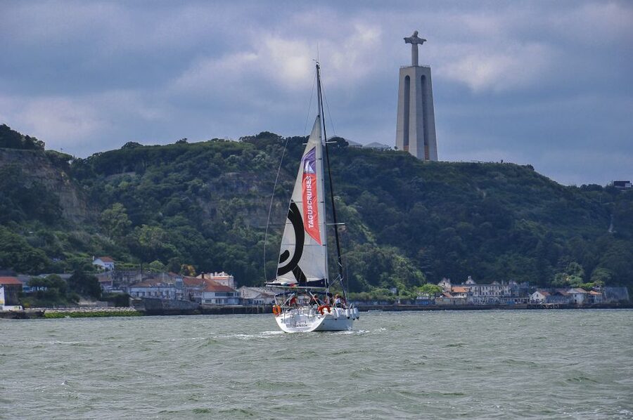 Lisbon 2H Private Tour by SAILBOAT / SAIL or POWER CATAMARAN - What the boat experience feels like