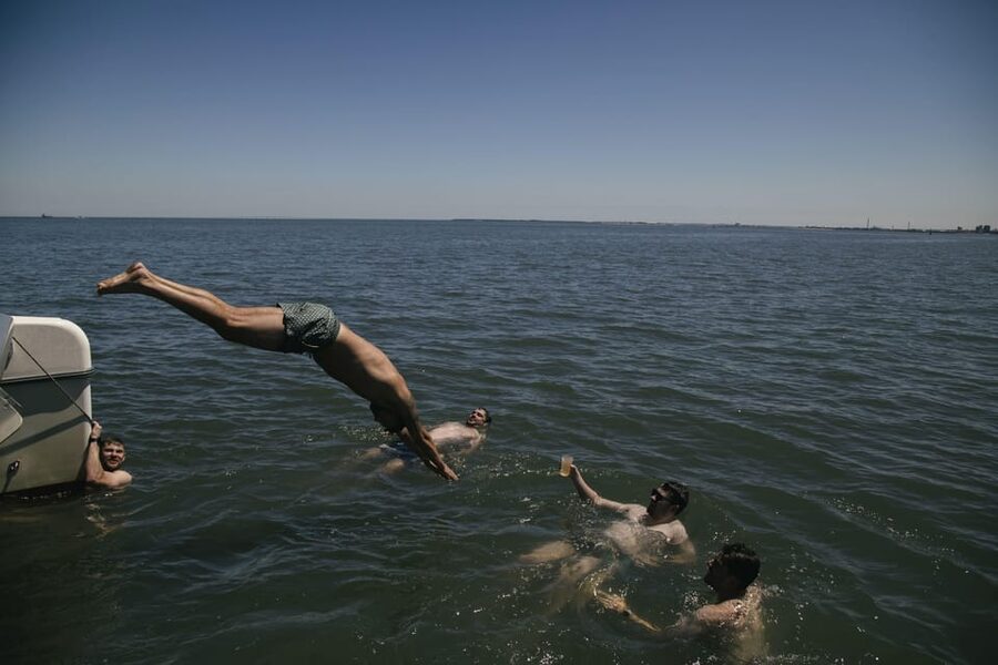 Lisbon: Catamaran Boat Party with Music, Open Bar & Dives - Who will enjoy this catamaran most